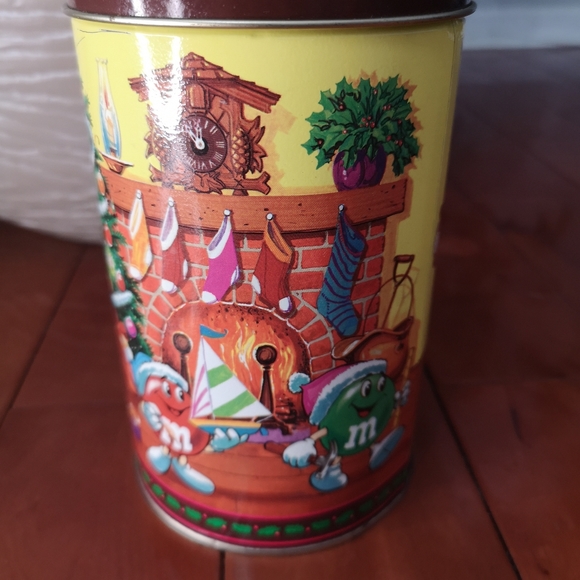 Vintage 1994 M&M’s Santa Christmas Holiday 6.5" Tin Round Collectible Can - Picture 3 of 6